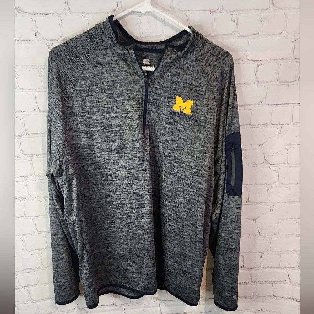 Men's Colosseum "University of Michigan" athletic longsleeve shirt, size Medium